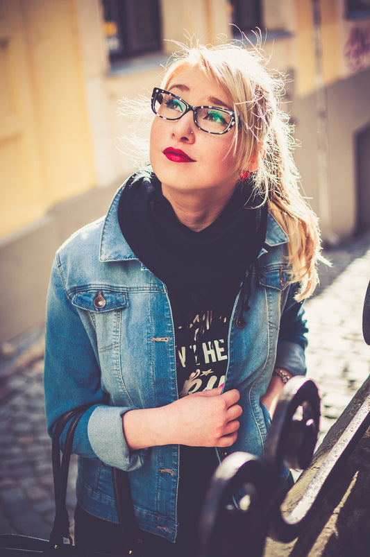 How To Wear Bold Lip Color