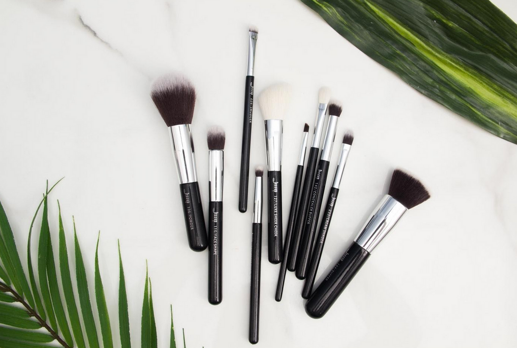 Makeup Bag Cleanout: How to Properly Wash Your Makeup Brushes